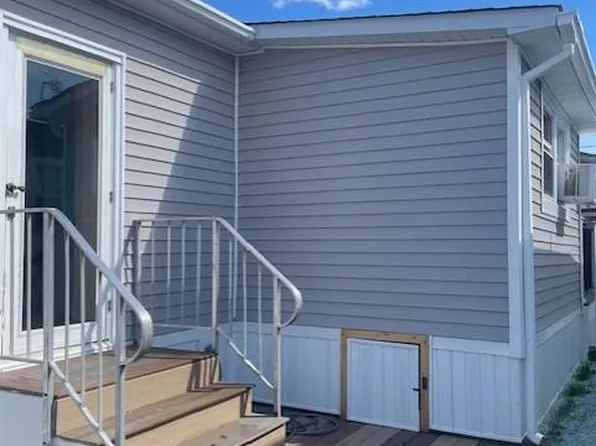 29 Freddie Ave, Avenel, NJ 07001