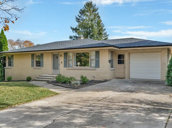 2002 S Hamilton St, Lockport, IL 60441