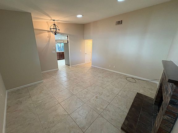 3rd image of 2661 Yuma Cir
