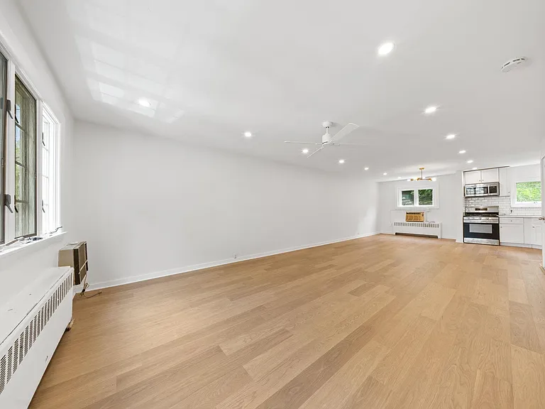 32 College St #2 — Photo 4