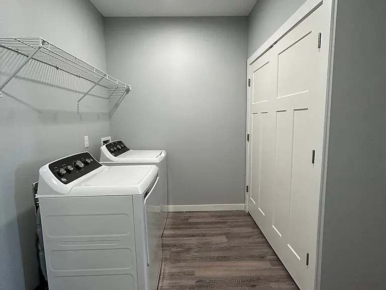 2724 Silver St — Photo 128
