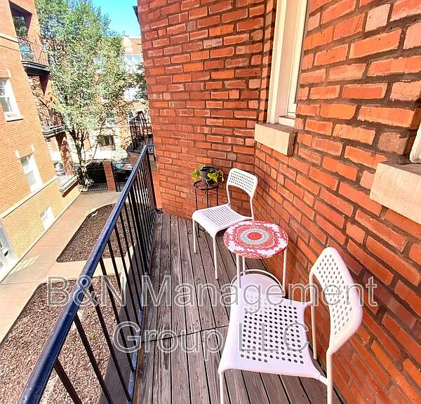 1055 W Dakin St #1 — Photo 5