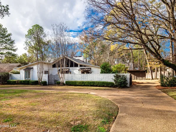 2327 Twin Lakes Cir, Jackson, MS 39211