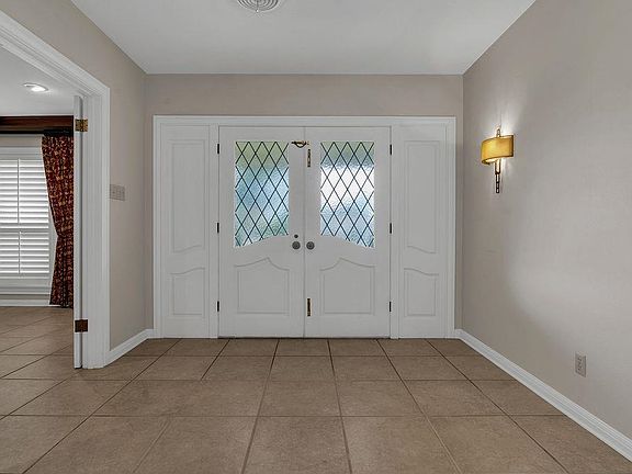 3rd image of 2503 Madewood Rd