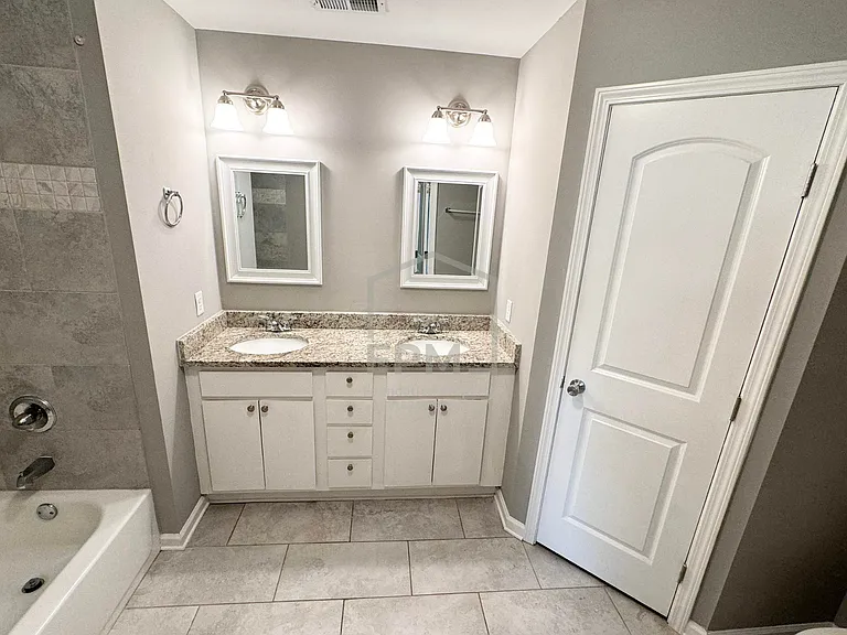 4428 Guildhall Dr — Photo 8