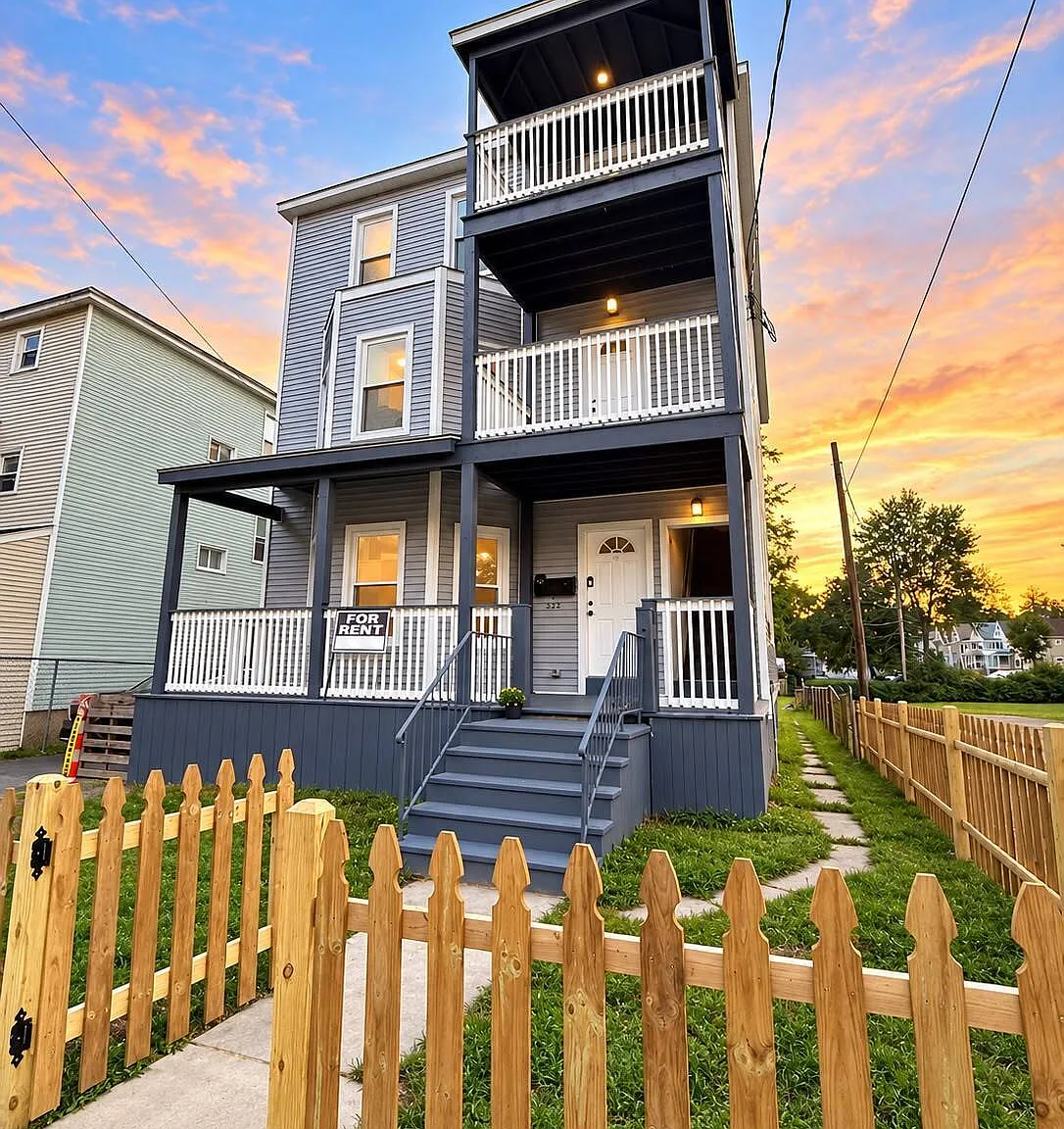 3 bed, 1.0 bath, 3735 sqft, $1,800 — Photo 1
