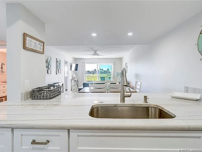 5602 NE Gulfstream Way — Photo 13
