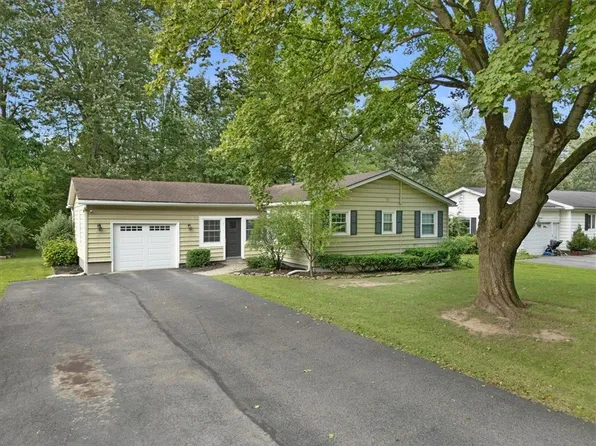 7 N Canal St, Lyons, NY 14489