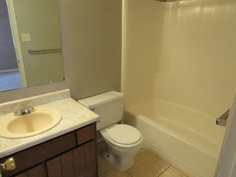 1100 Pineland Ave #4D — Photo 11