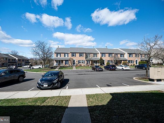 4th image of 1146 Valley Stream Dr