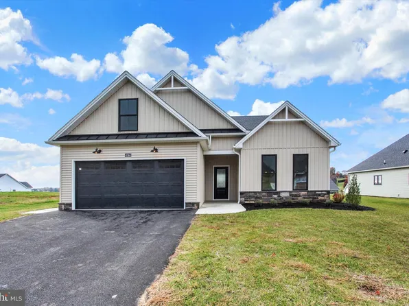 4744 Range Runner Dr, Fayetteville, PA 17222