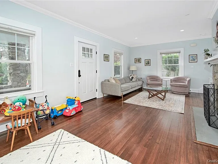 18 Elmwood Ave — Photo 8