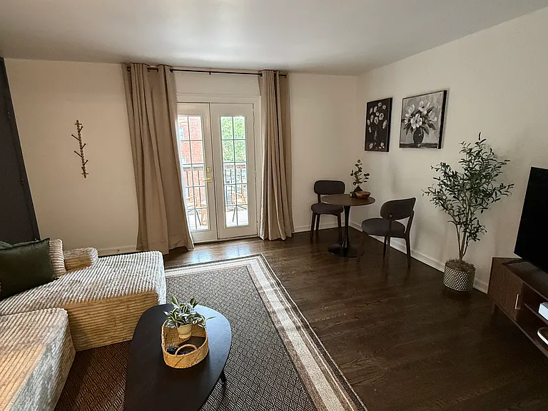 1211 W 45th St #3E — Photo 4