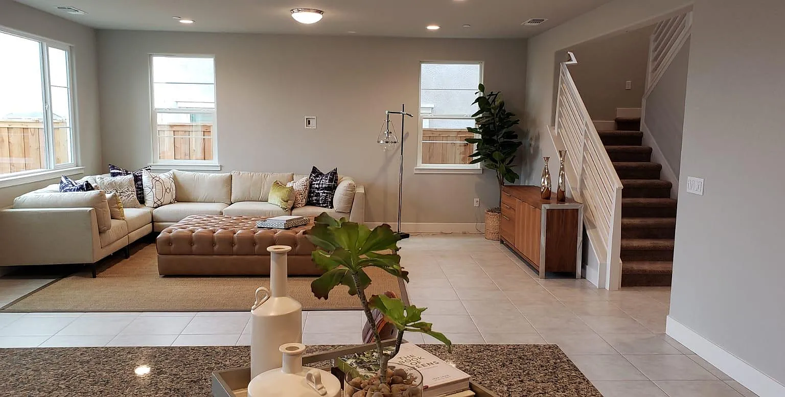 75 W Pasqua Gln — Photo 3