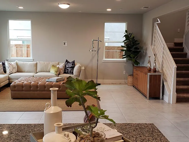 75 W Pasqua Gln — Photo 3