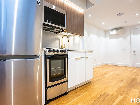 2nd image of 223 E 96th St #2X