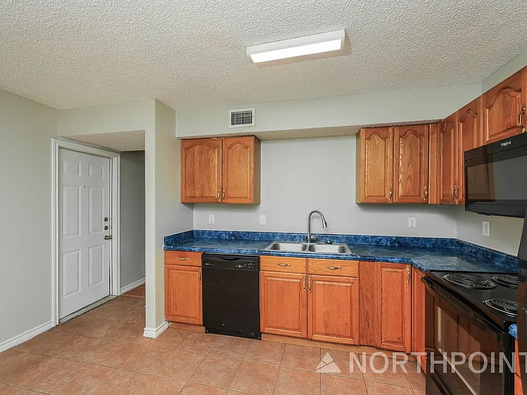 609 E Buffalo St — Photo 8