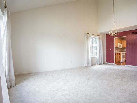 4th image of 5951 Rollingwood Dr