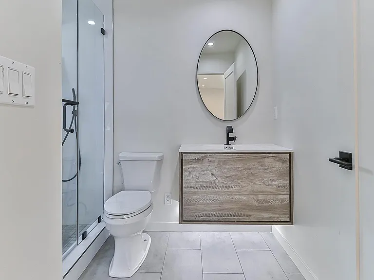 11801 Albers St — Photo 14