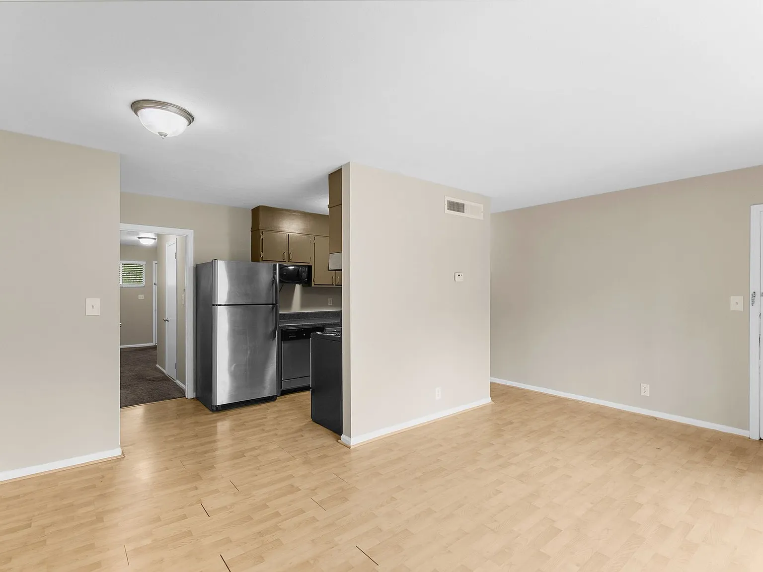 Clairview Apartments — Photo 3