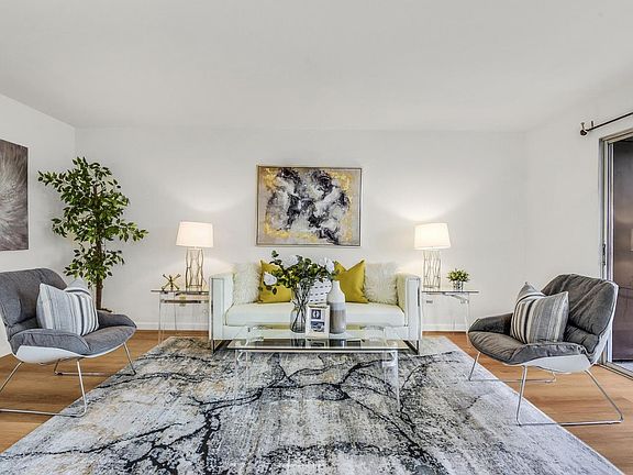 3rd image of 301 Tradewinds Dr APT 3