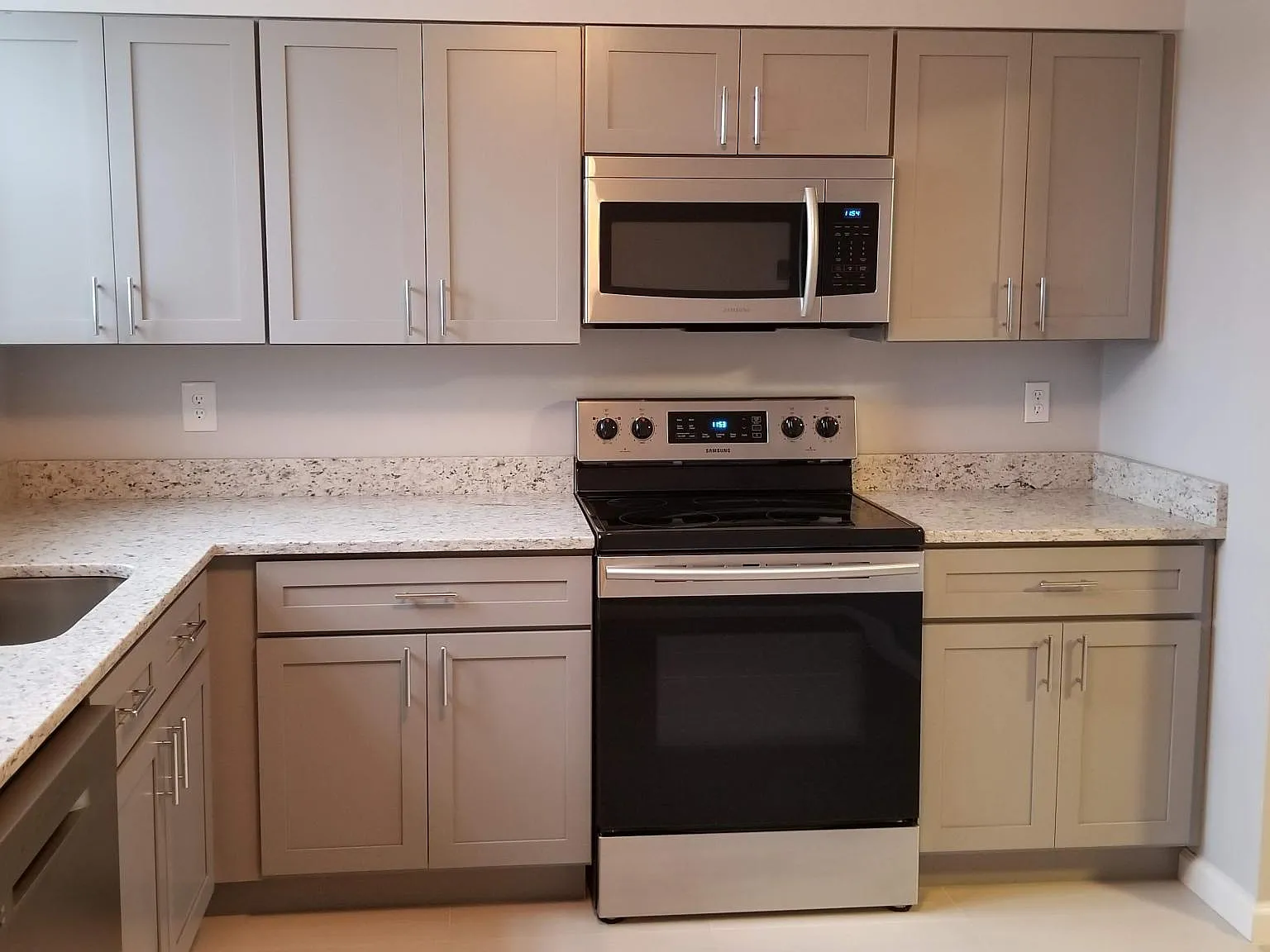 2 bed, 1054 sqft, $2,195 — Photo 2