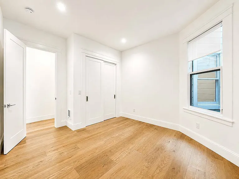 572 Chestnut St — Photo 22
