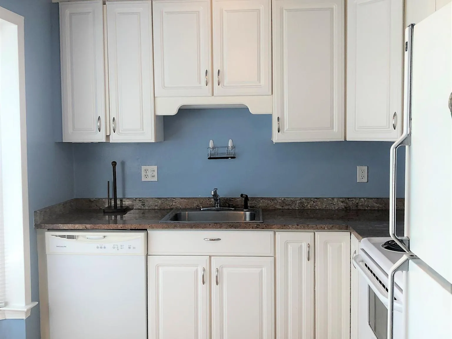 3 bed, 3.5 bath, 1600 sqft, $3,100 — Photo 4