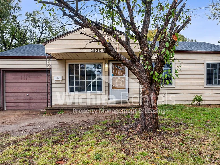2920 W Taft St — Photo 1