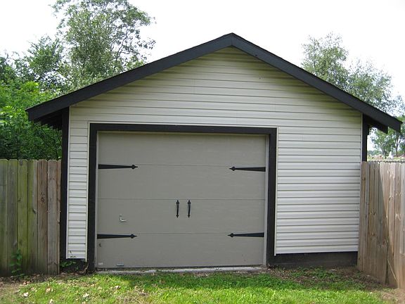 3rd image of 705 SW 2nd St