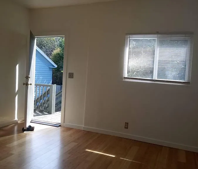 982 Bayview Ave #4 — Photo 4
