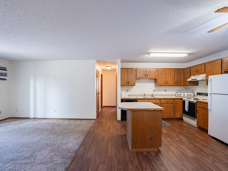 Fargo, ND Kentwood Manor Apartments | 21B | Kitchen
