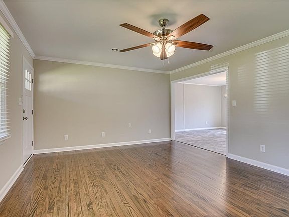 4th image of 1202 Oakdale Rd