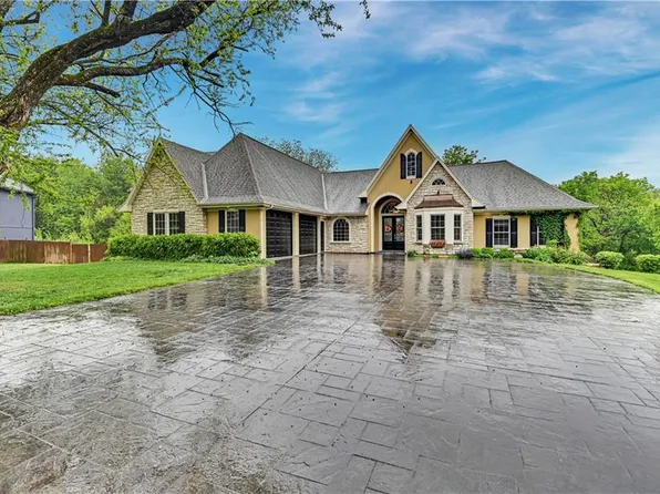 15275 Linden Ct, Bonner Springs, KS 66012