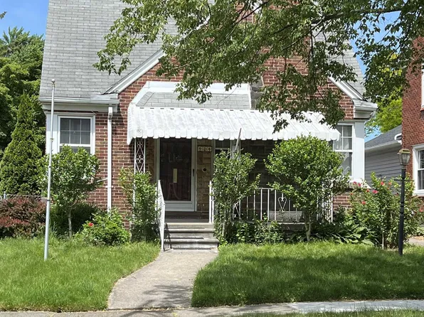 424 Calvin Ave, Grosse Pointe Farms, MI 48236
