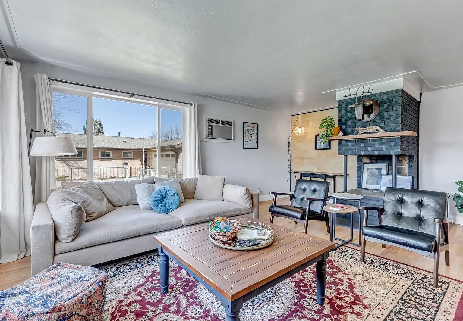 3 bed, $7,560 — Photo 1
