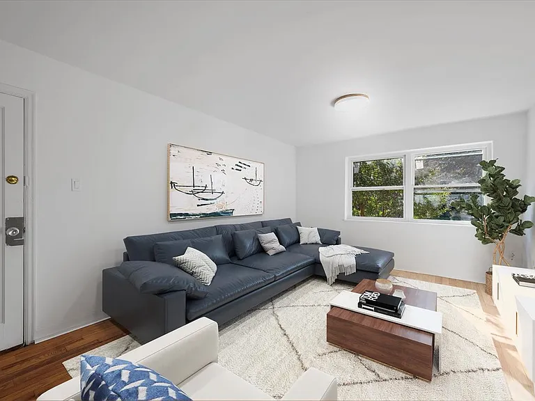 Colonial Terrace — Photo 1