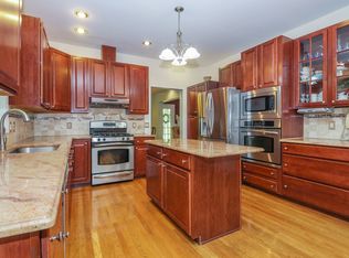 353 W Lake Blvd, Mahopac, NY 10541