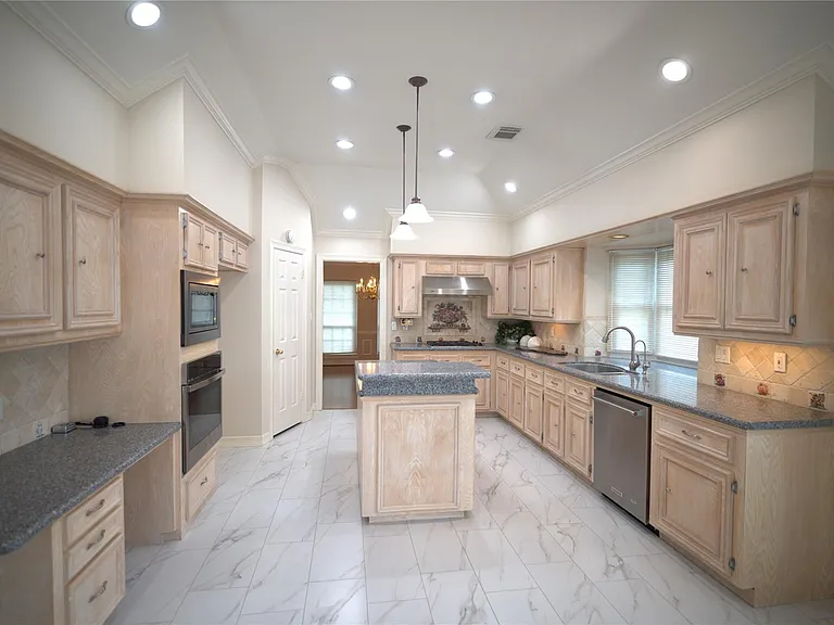 1839 Lake Winds Dr — Photo 15