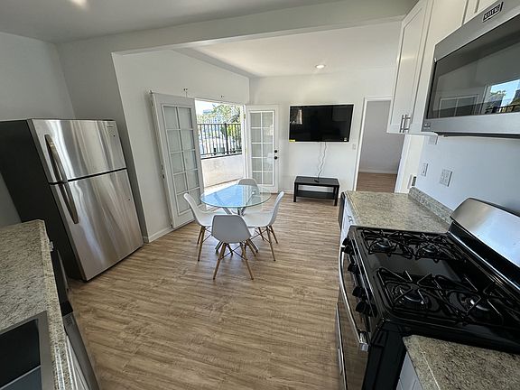 10944 Strathmore Drive, Westwood, CA 90024 - Kitchen