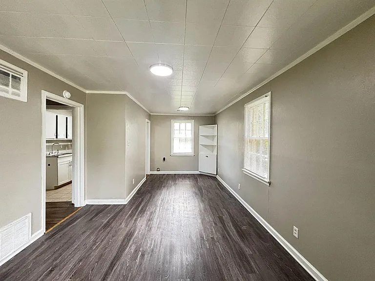 1065 Larry Ln — Photo 2