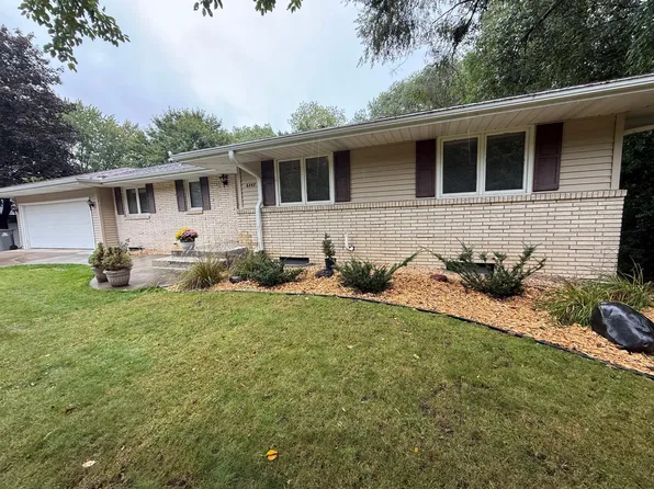 6447 Westchester Cir, Golden Valley, MN 55427