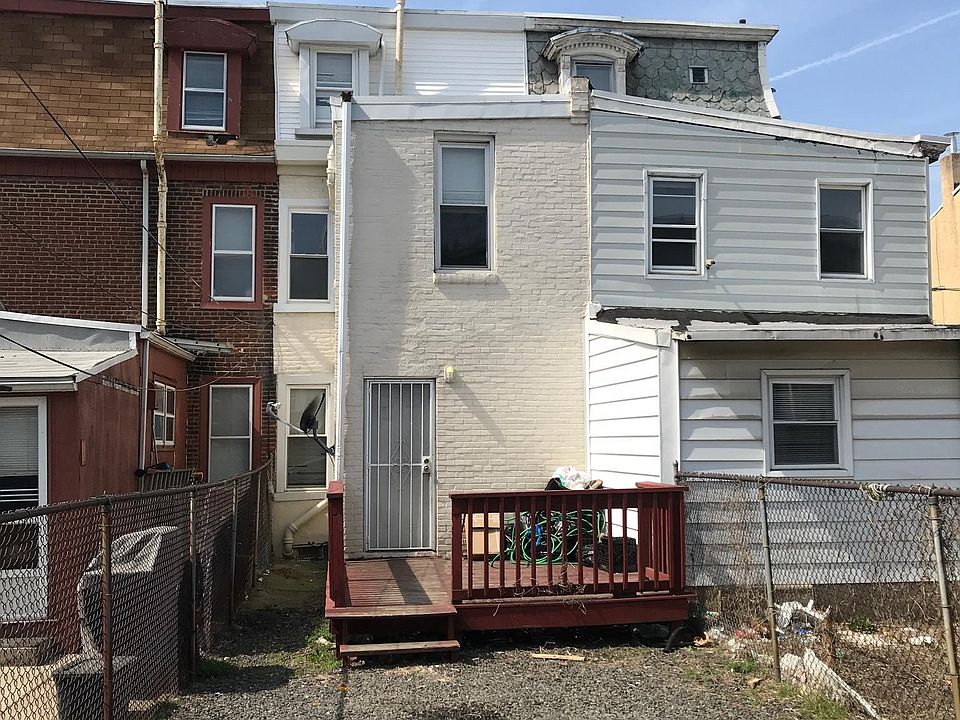 2nd image of 2117 Bridge St
