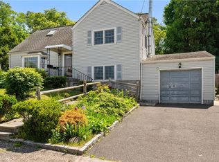 198 Pembrook Dr, Yonkers, NY 10710