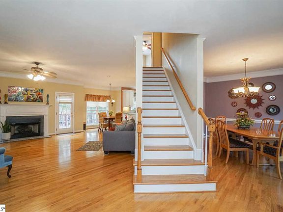 5th image of 15 Pinehurst Green Way