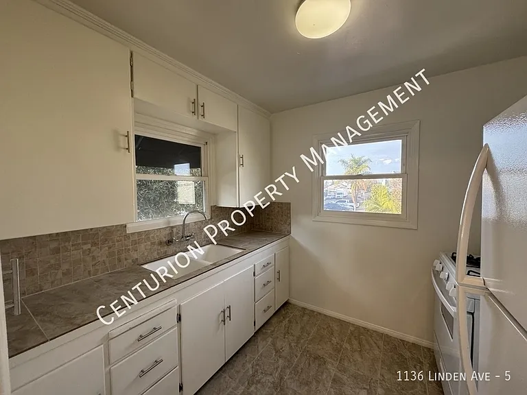 1136 Linden Ave #5 — Photo 2