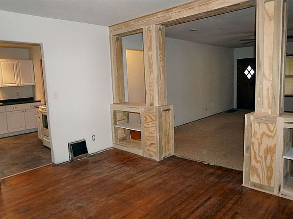 5th image of 655 S Green St