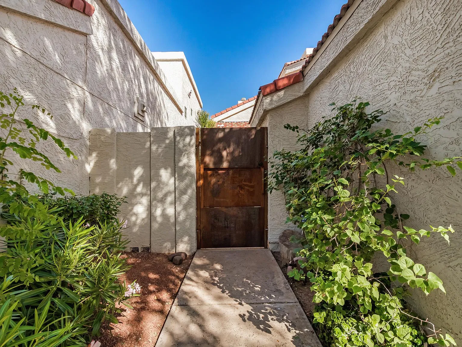 3 bed, 1373 sqft, $3,200 — Photo 3