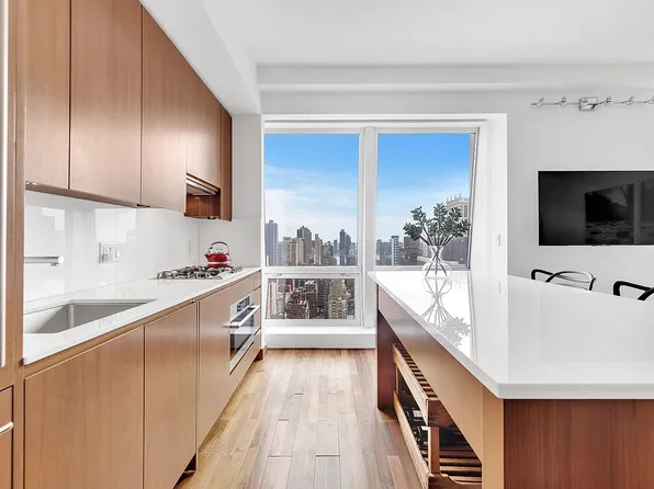 400 5th Ave APT 33B, New York, NY 10018