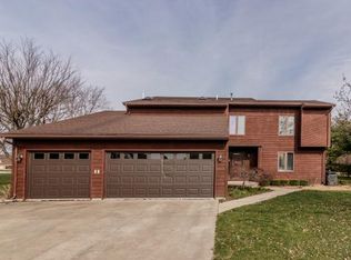 1 Pinehurst Dr, Mattoon, IL 61938